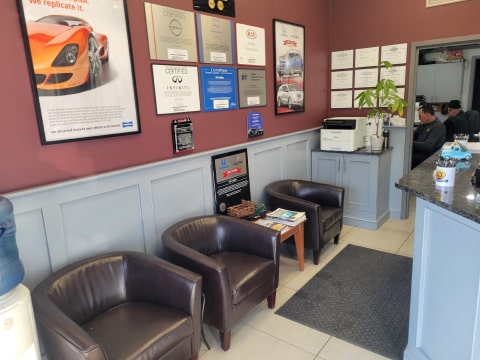 821 Collision - lounge 1