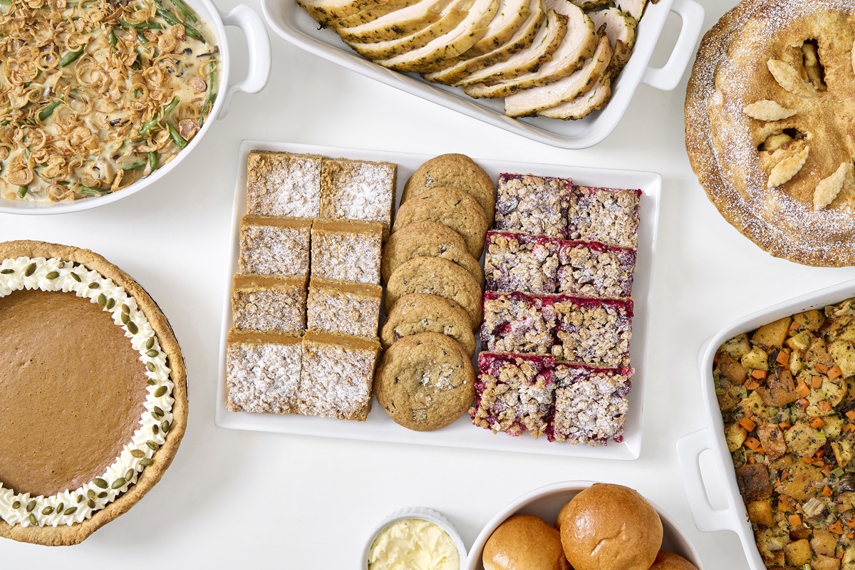 2025 thanksgiving catering in chicago dessert options with pumpkin pie and sugar cookies